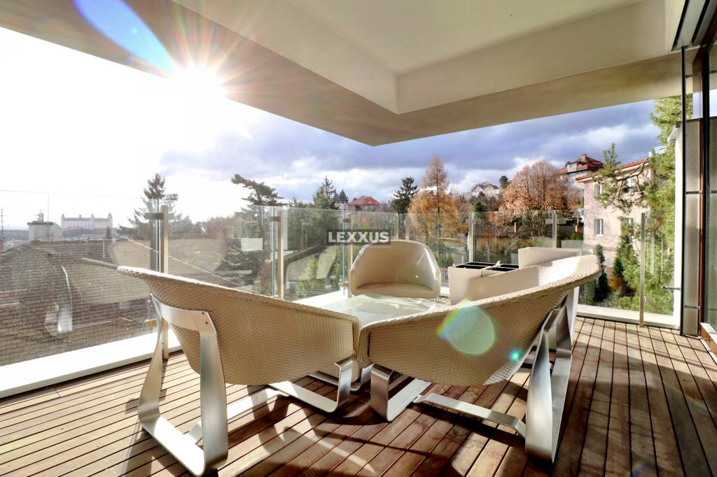 LEXXUS | Moderná Vila s krásnym výhľadom na hrad pri Horskom parku