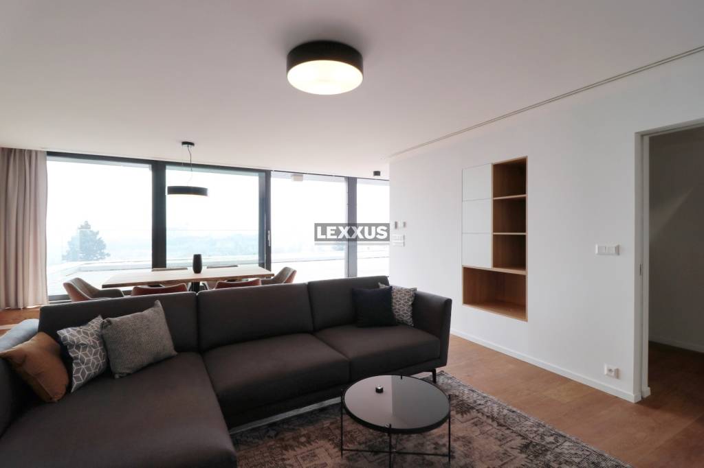 PRENÁJOM luxusný  3-izbový byt s terasou pod Slavínom